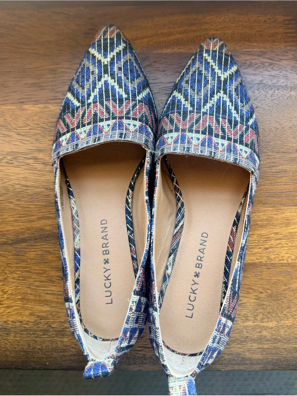 Woven Pointed-Toe Lucky Brand Flats in Navy, Red, and Gold - size 6